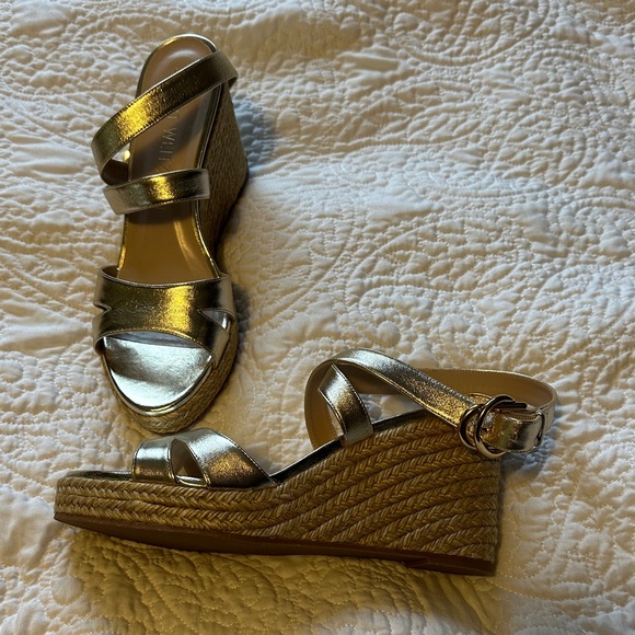 Stuart Weitzman Shimmering Gold Wedge Sandals - Picture 2 of 6